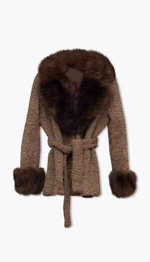 Brun persianer med pelsdetaljer