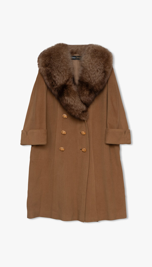 Beige kåpe med pelskrage