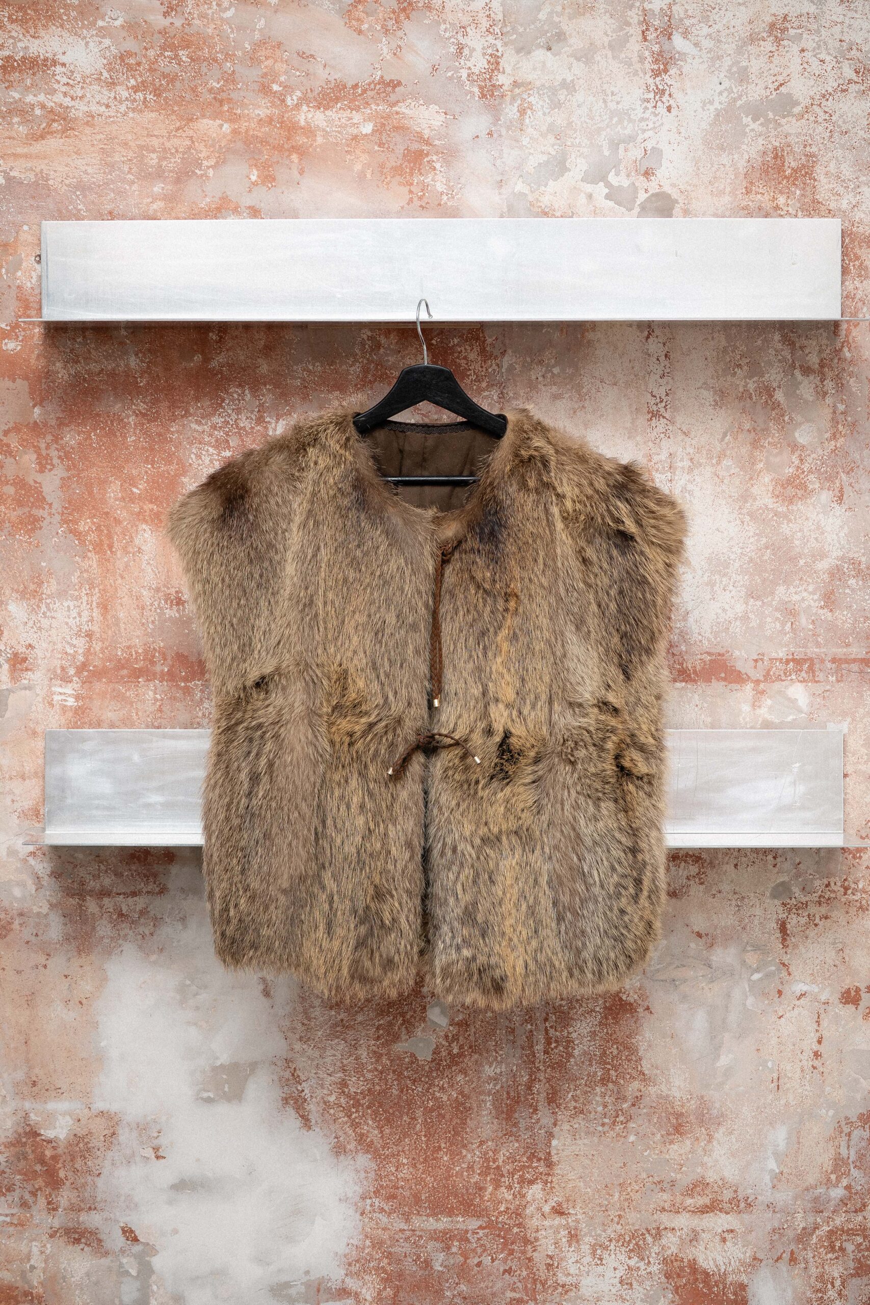 Brun kort pelsvest - Bilde 4