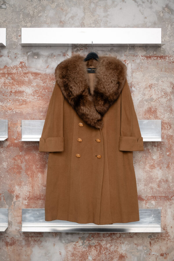 Beige kåpe med pelskrage - Bilde 6
