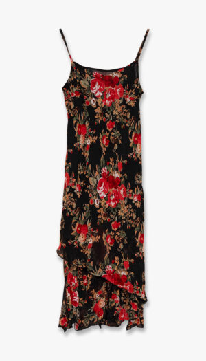 Rød og sort blomstrete slipkjole