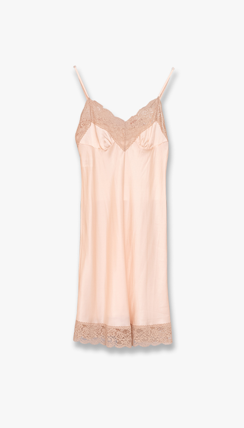 Rosa slipkjole med blondedetaljer