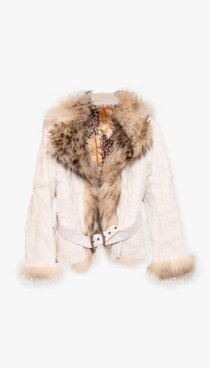 Kort hvit pelsjakke med belte