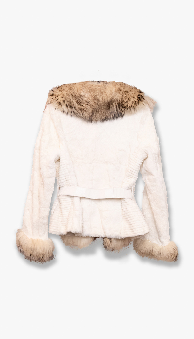 Kort hvit pelsjakke med belte - Bilde 2