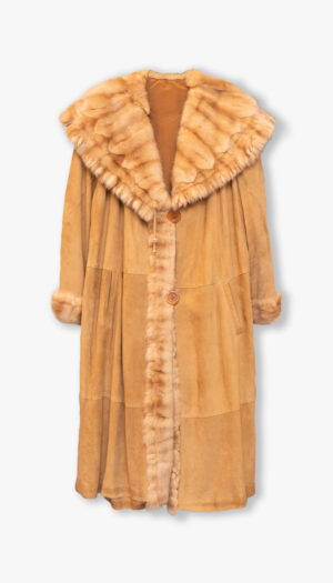 Nydelig lysebrun semsket skinnkåpe med pels